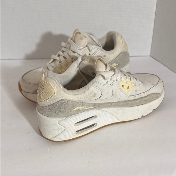 Nike Women’s Air Max 90 in Cream, Light Gray & Pale Yellow - Picture 2 of 7